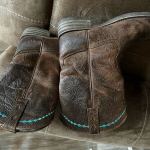Ariat women’s 9.5 Brown Leather boots. Maybe worn 5 times.